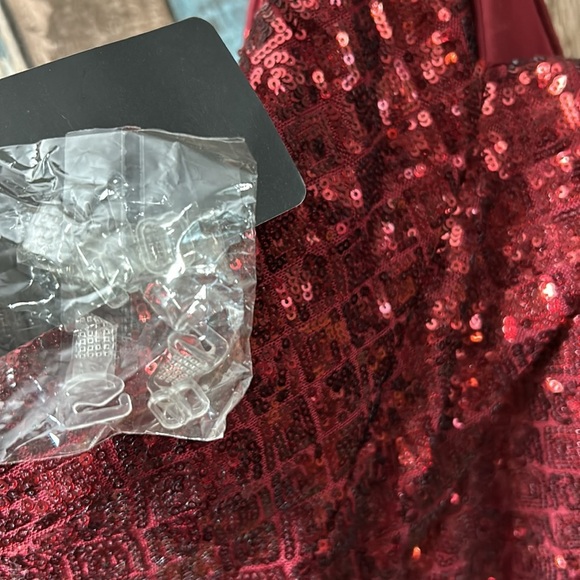 Miss Ord XL Ruby red sequins ball gown - Picture 7 of 15